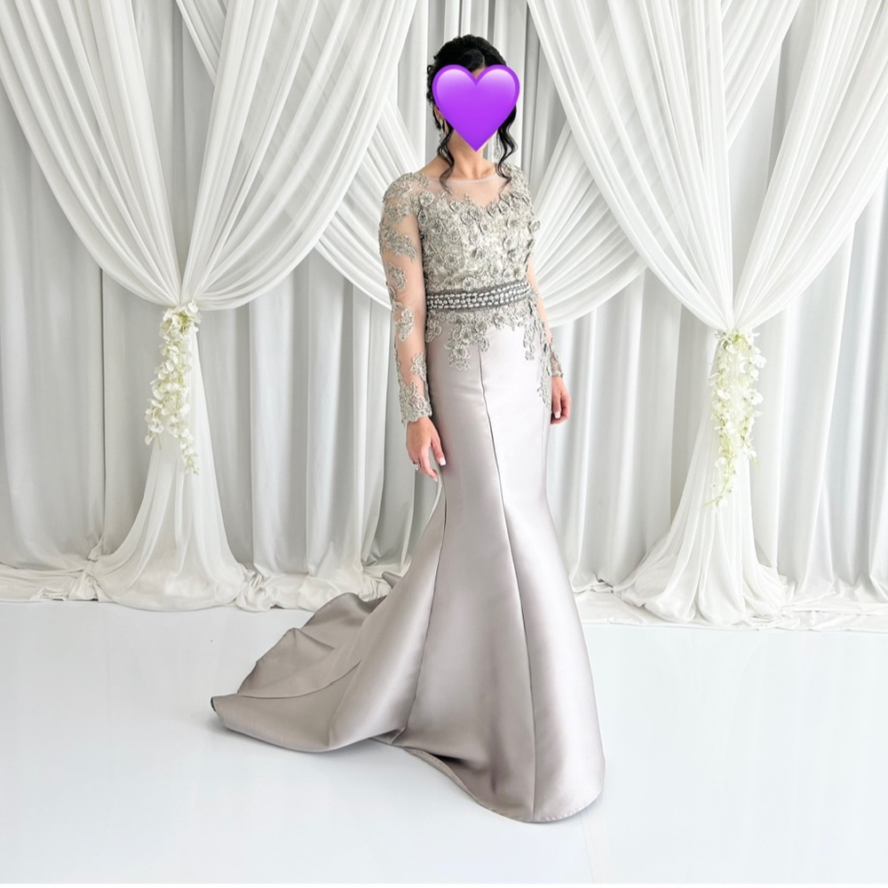 Mac Duggal Evening Gown. Altered to fit size 4/6.